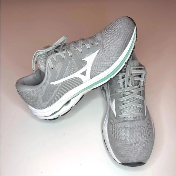 Mizuno Women’s  Wave Inspire 17 Running Shoe, Size- 10.5 Sleet-White - Picture 1 of 9